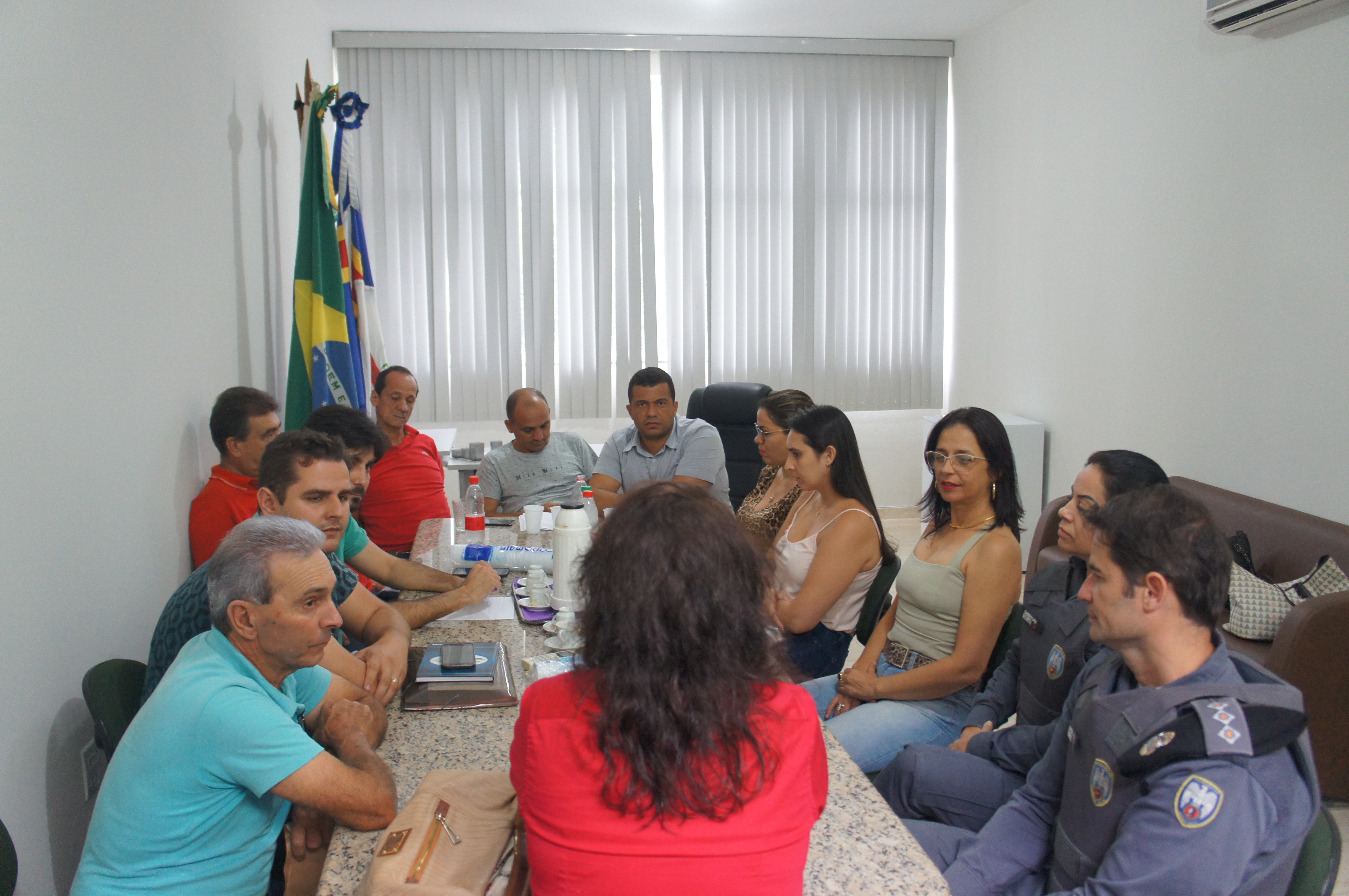 VEREADORES SE REÚNEM COM CONSELHO TUTELAR, POLÍCIA MILITAR E ASSISTÊNCIA SOCIAL