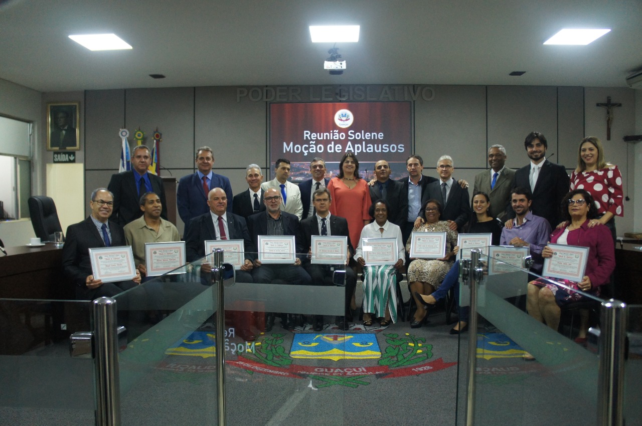 CÂMARA MUNICIPAL REALIZOU REUNIÃO SOLENE DE MOÇÃO DE APLAUSOS