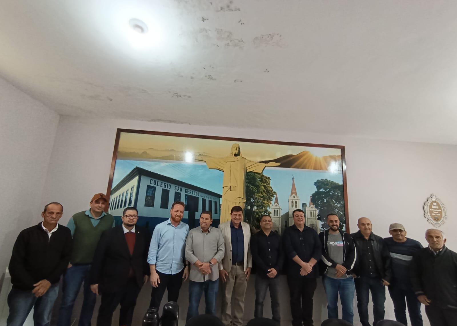 NOSSA CASA LEGISLATIVA RECEBEU, NESTA MANHÃ, O CORONEL ALMIR, ACOMPANHADO DE SUA ESPOSA E DEMAIS AUTORIDADES.