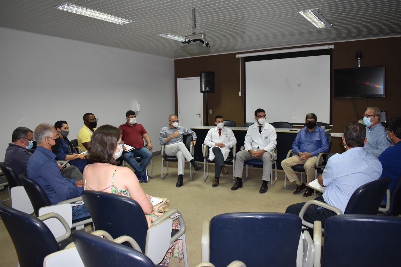 WANDERLEY DE MORAES REPRESENTA O PODER LEGISLATIVO EM REUNIÃO NO HOSPITAL EVANGÉLICO EM CACHOEIRO.