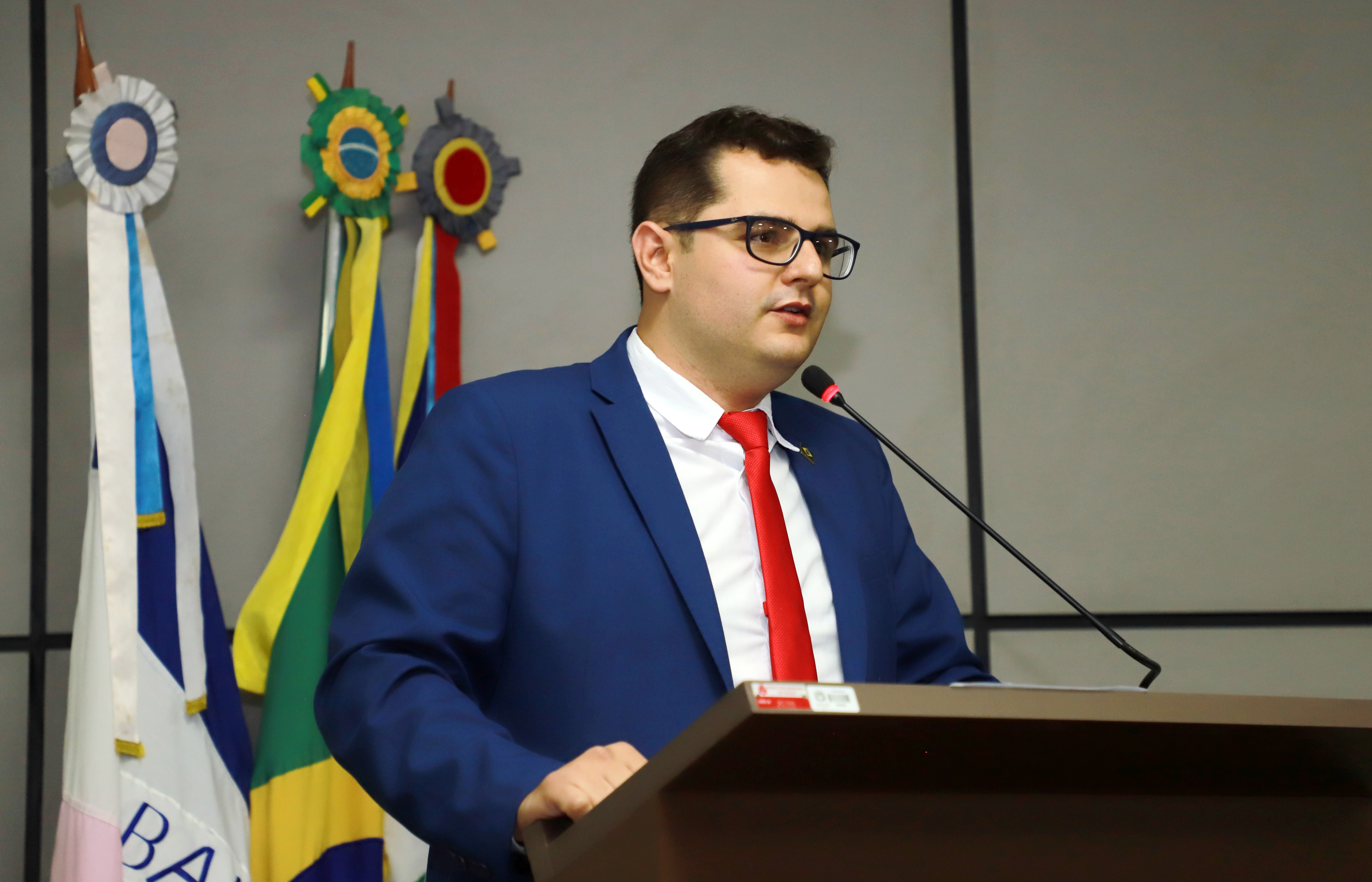 VEREADOR NELSINHO SALVADOR PROPÕE APLICAÇÃO DE REVSOL EM ESTRADAS RURAIS.