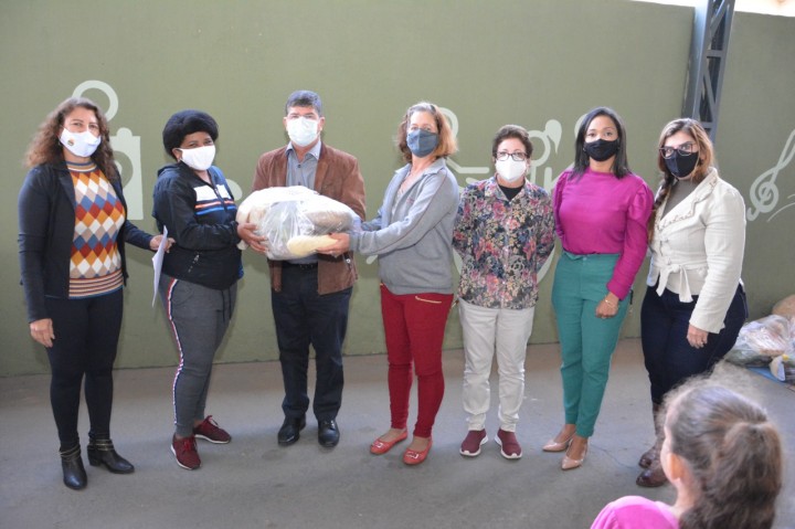 MARIA LÚCIA PARTICIPA DE ENTREGA DE CESTAS VERDE PROMOVIDA PELA SECRETARIA DE ASSISTÊNCIA SOCIAL.