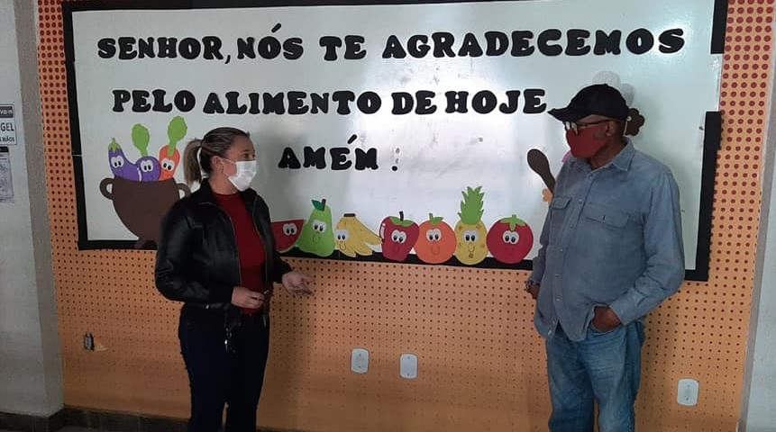 VEREADOR VALMIR SANTIAGO FAZ VISITA A CEMEI CRECHE REGINA CELIA