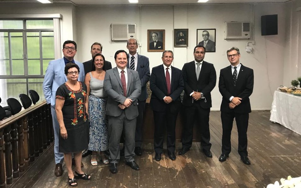 PRESIDENTE DA CÂMARA PARTICIPA DE SOLENIDADE NO FÓRUM.